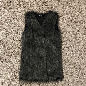 Aixirui Black & Gray Faux Fur Vest — Women’s Small — Cozy Winter Layer
